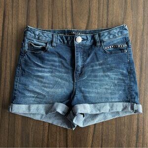 Tinseltown blue denim jean shorts with studded accents (size 3/4)